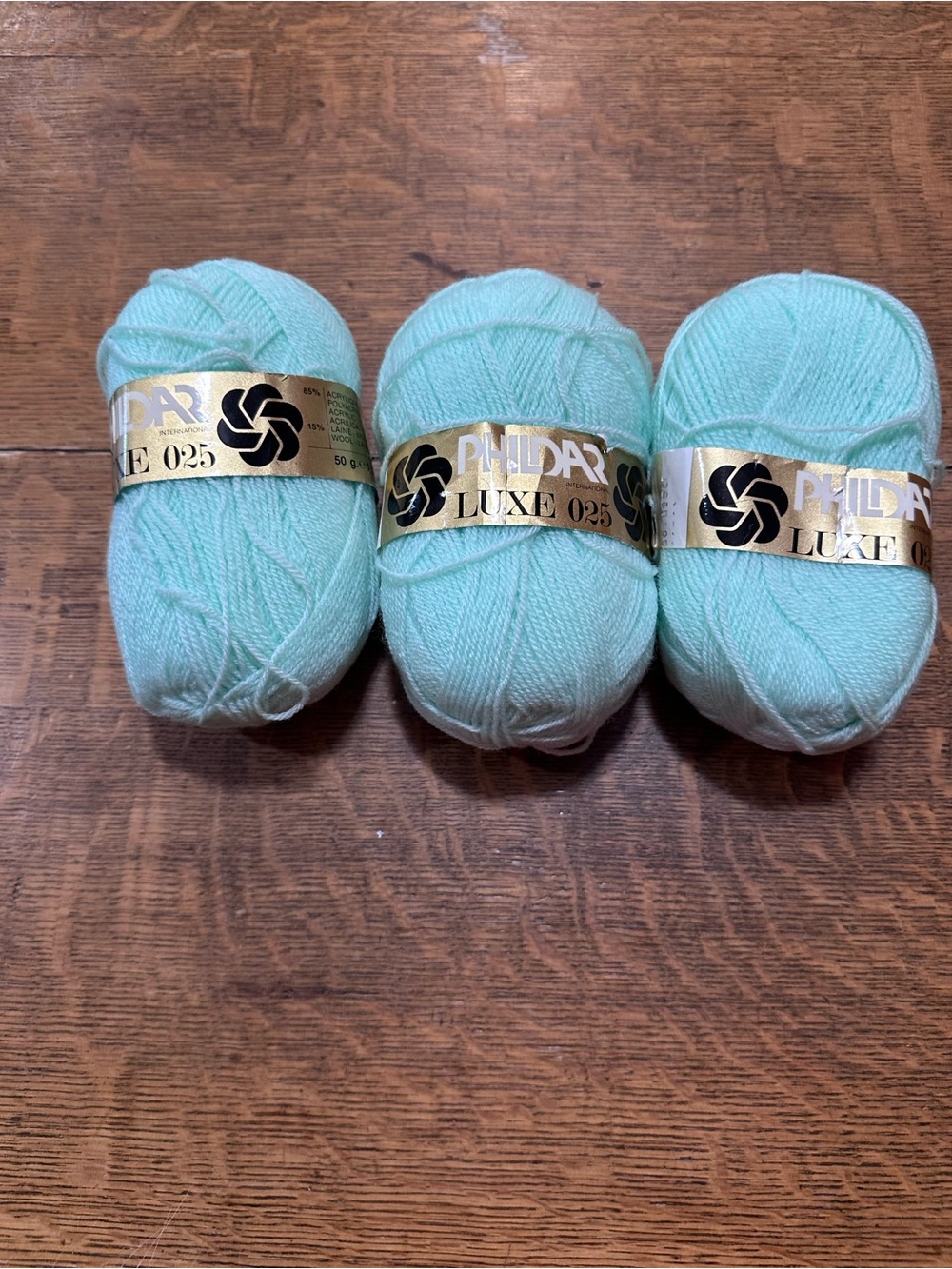 Luxe 025 Light Mint Wool Yarn - 3 Balls